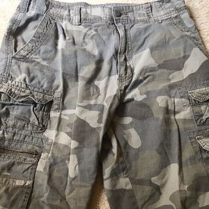 Sz 32 Camo Cargo Shorts